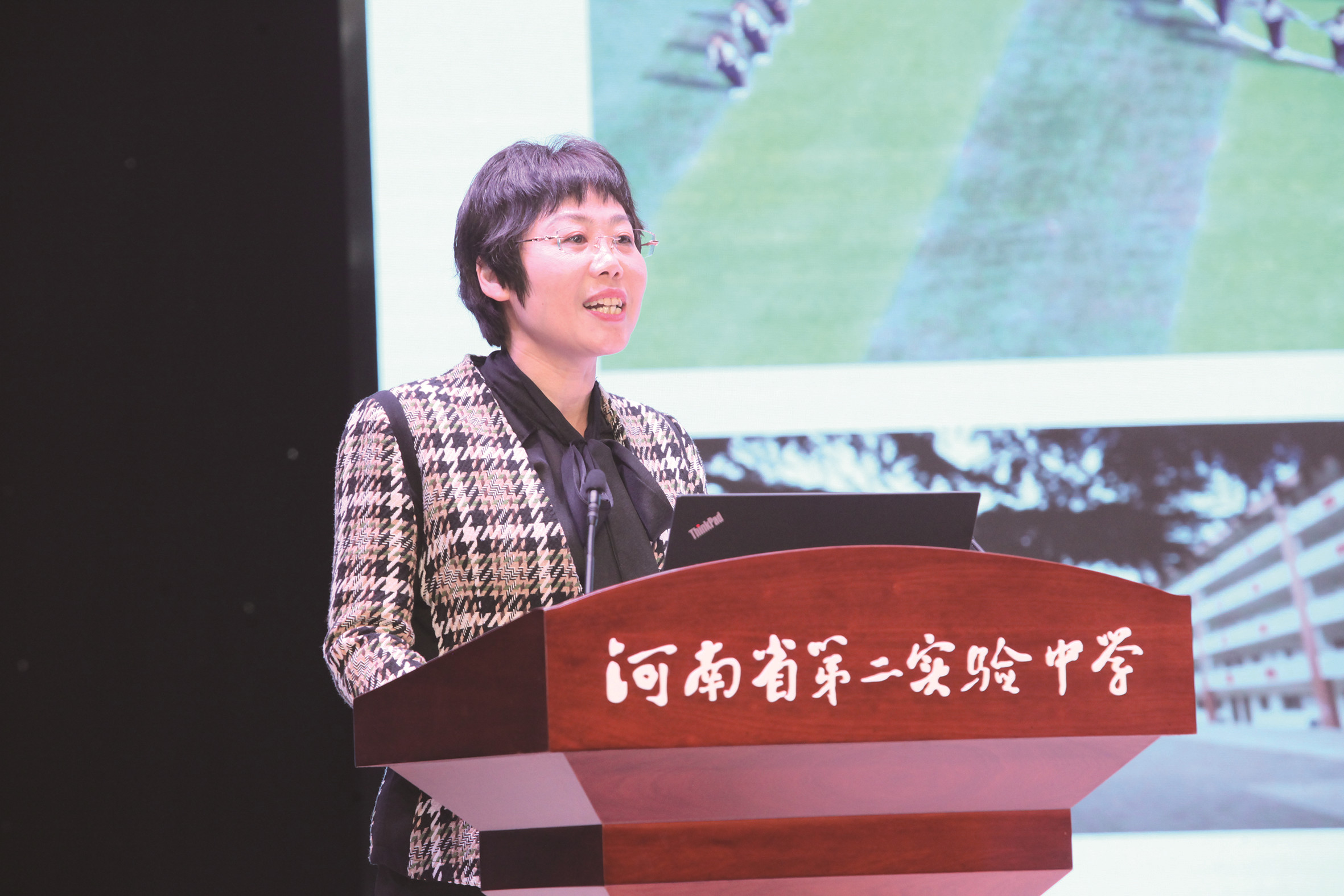 <b>“三位一體”課程體系，實(shí)現(xiàn)學(xué)生個(gè)性化發(fā)展—開封市第十四中學(xué)</b>